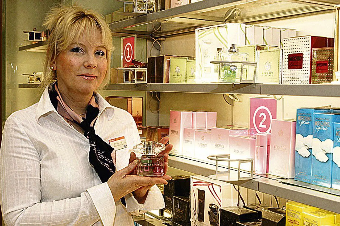 Ära karda küsida: konsultant Rita 
Knjazeva julgustab õige parfüümi leidmisega kimpu jäänuid profilt nõu küsima.
