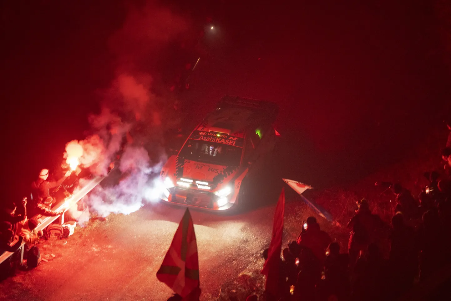 Monte Carlo rallil pakuvad sõitjatele väljakutset õhtupimeduses toimuvad kiiruskatsed. Neljapäeva õhtul on neid kavas suisa kolm, mida on rohkem kui eelmistel aastatel.