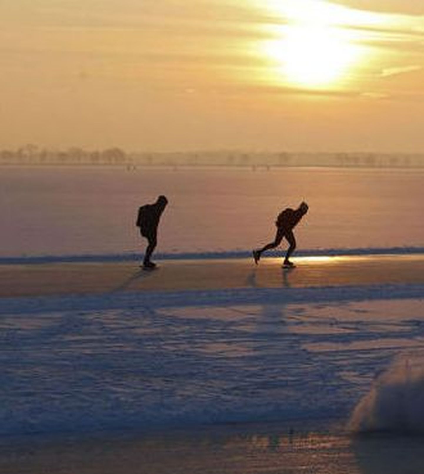 Rootsis päästeti jääpangalt kaks uisutajat