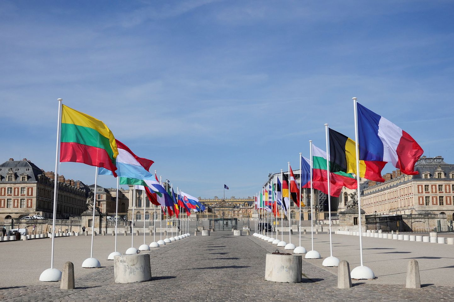 ELi liikmesriikide lipud lehvimas Versailles's.
