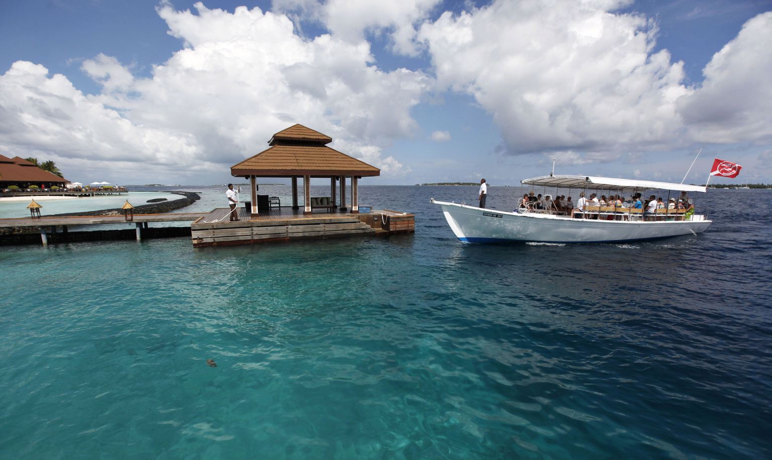 Turiste sõidutav kaater Maldiividel.