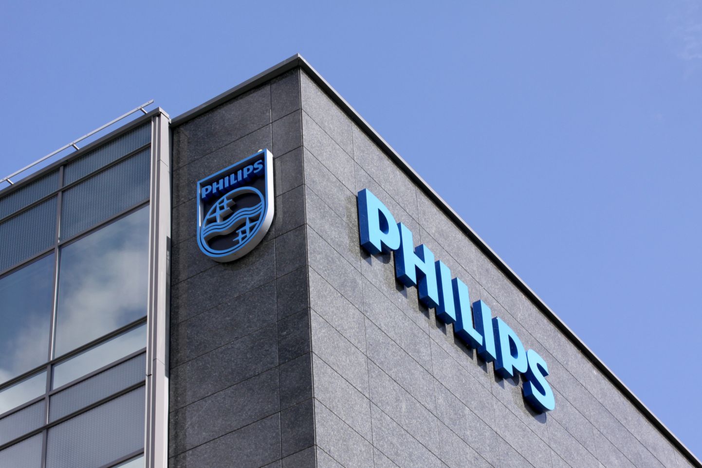Логотип Philips.