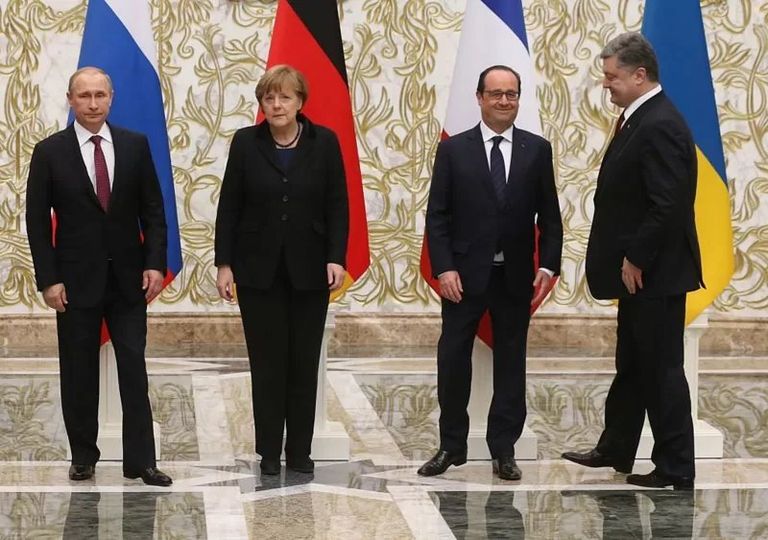 "Второе Минское соглашение" было согласовано 11-12 февраля 2015 года на саммите в Минске руководителями Германии, Франции, Украины и России в формате "нормандской четверки"