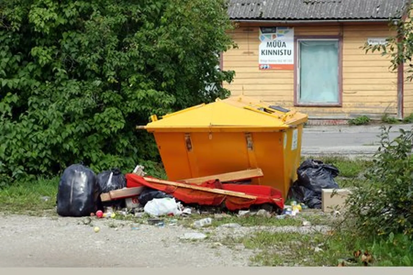 Inimestel on väärarusaam justkui oleks konteineri kõrvale jäetud prügikott aktsepteeritav.