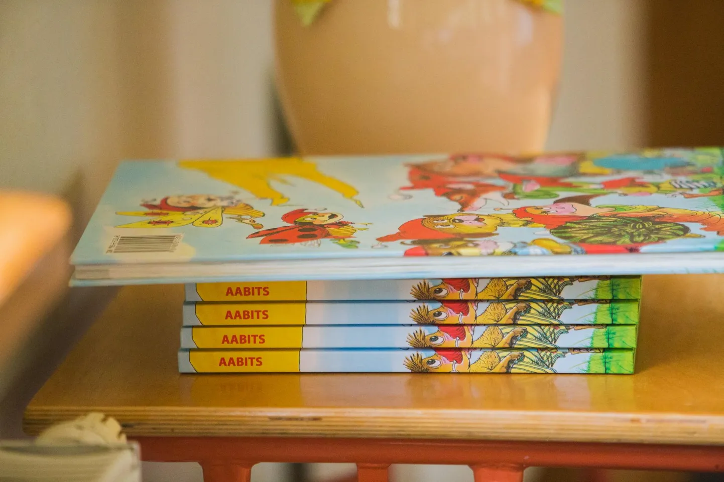 Esimesse klassi astujatele antakse kooli avaaktusel üle aabitsad.