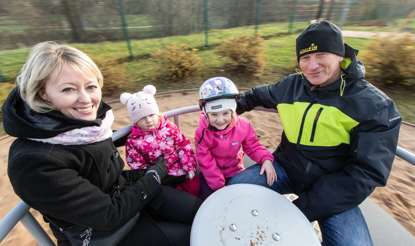 Julia, Mariel Juuna, Emilia Mea ja Arno elu pöörleb mitmekeelsel karussellil.