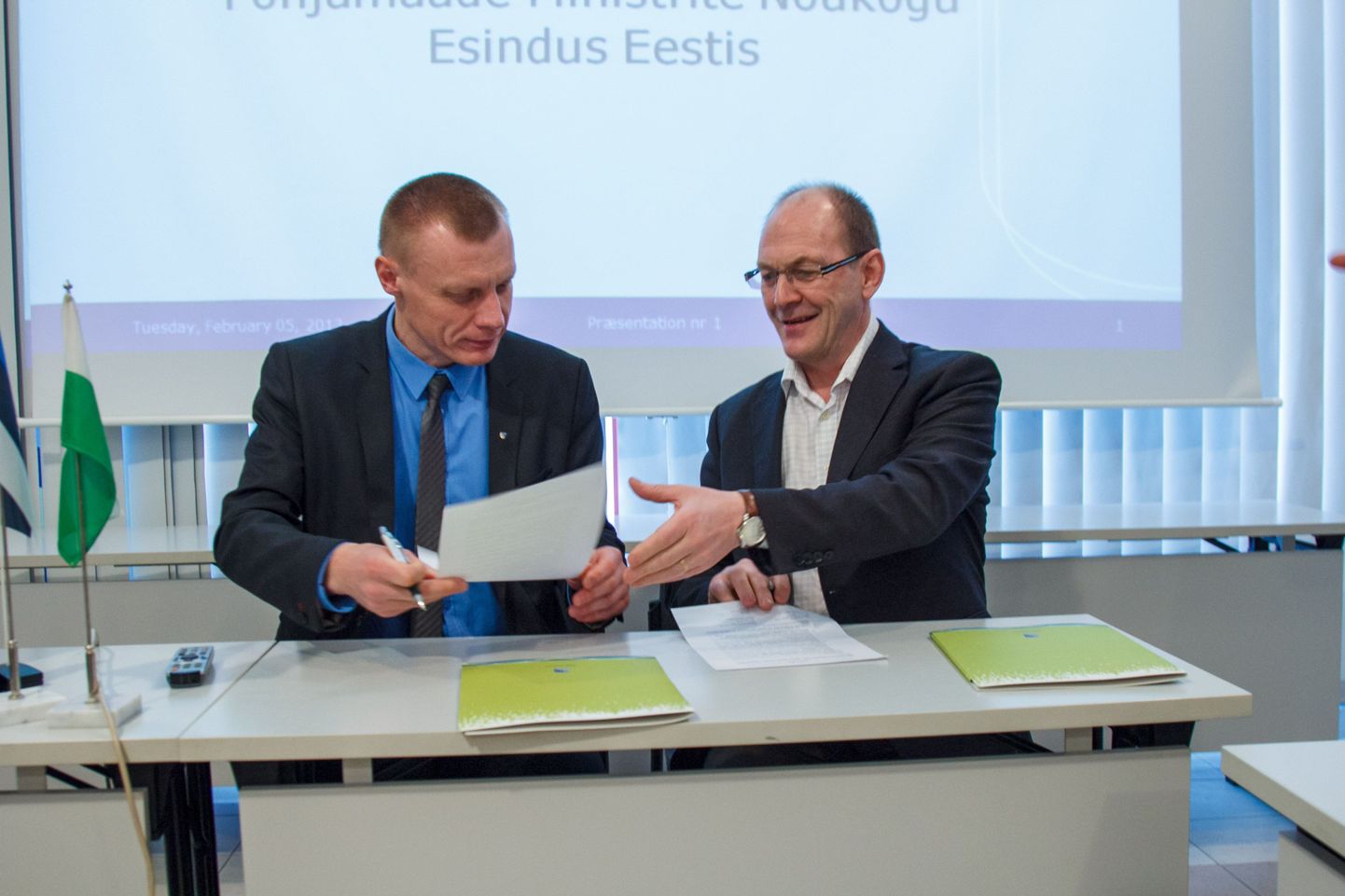 Põhjamaa Ministrite Nõukogu. Valga maavanem Margus Lepik ja PMN direktor Berth Sundström allkirjastasid koostöölepingu.