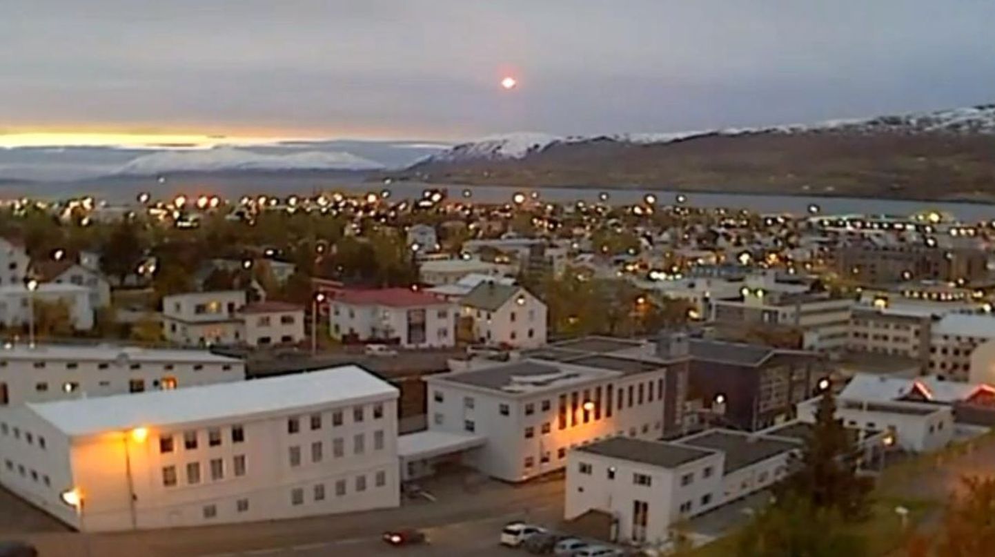 Islandi linna maandus UFO?