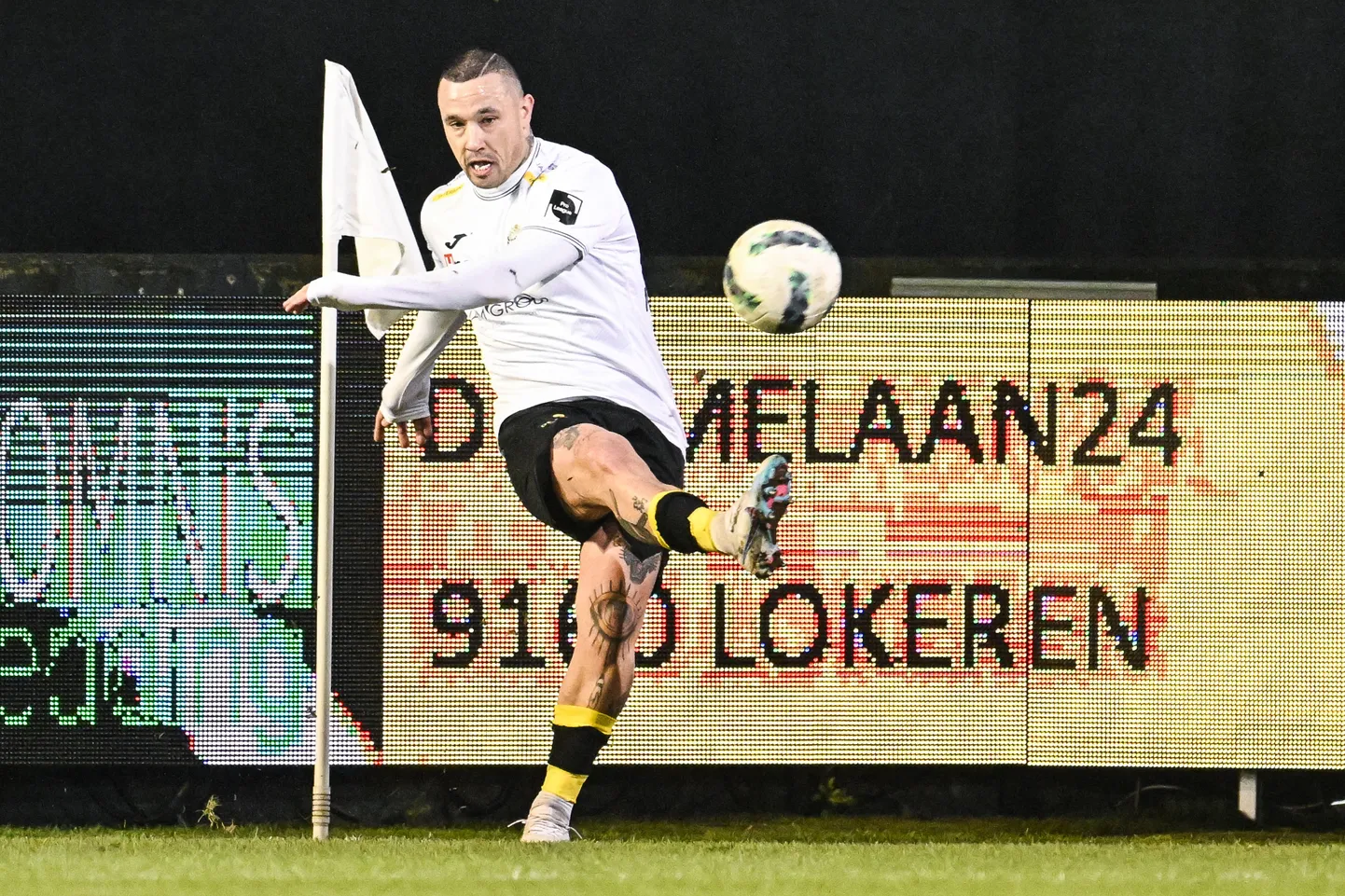 Radja Nainggolan tegi Lokereni eest eduka debüüdi ja lõi värava otse nurgalöögist!