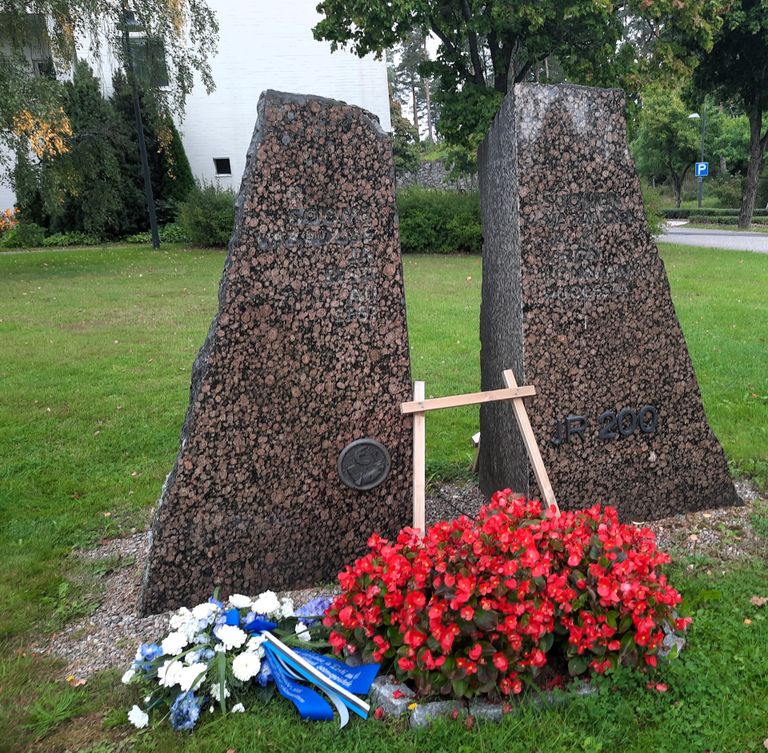 Soome vabaduse ja Eesti au eest. Mälestusmärk 200. jalaväerügemendile Luumäel.