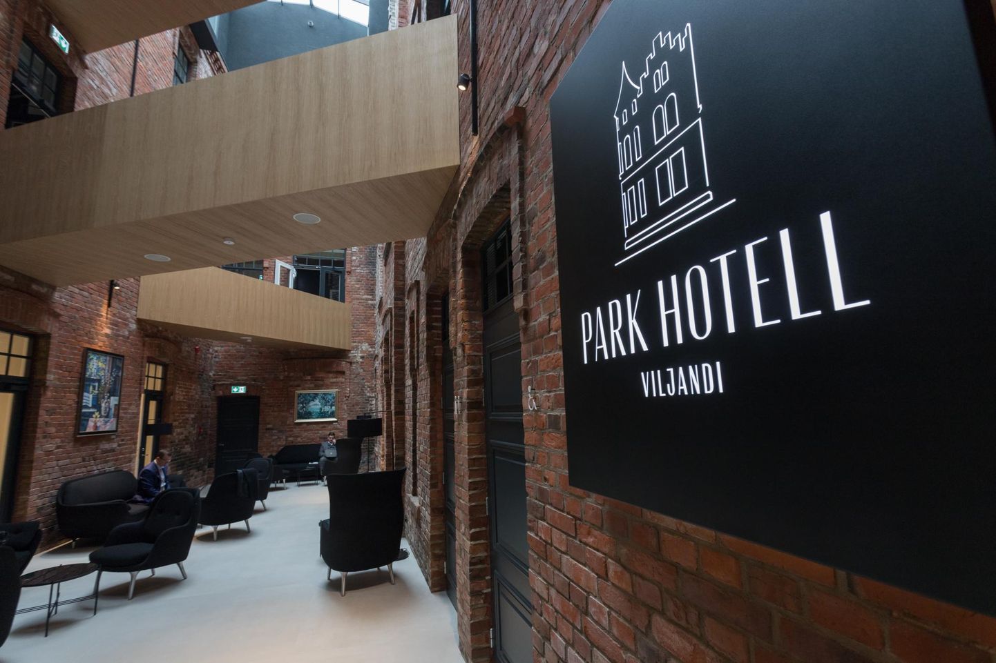 Viljandi Raekoja vastas tegutsev Park Hotell on eemise suvega võrreldes tõstnud tubade hinda kuni 50 protsenti
