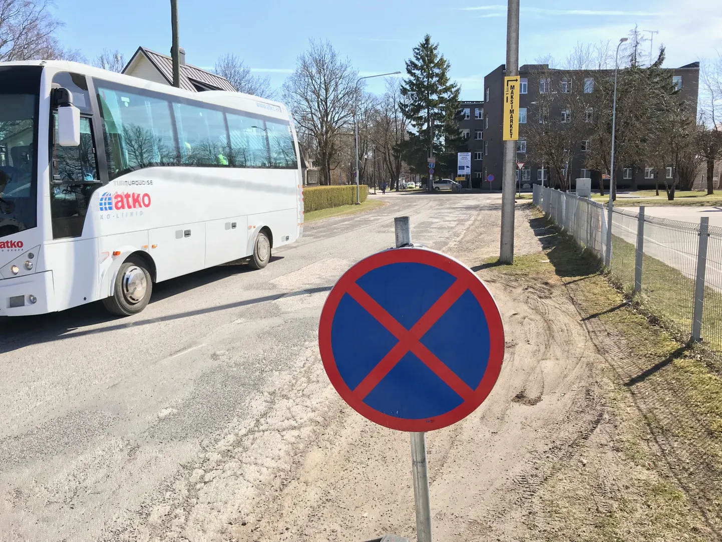 Parkimise ja peatumise keeld