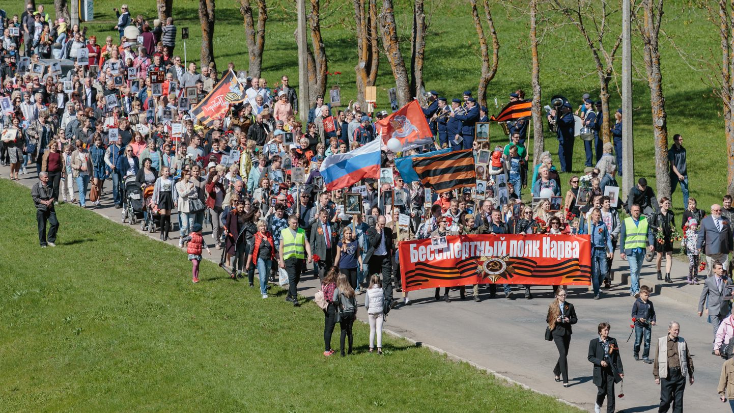 Ежегодное шествие с красными и российскими флагами по Нарве 9 мая. Данное фото сделано в 2018 году.