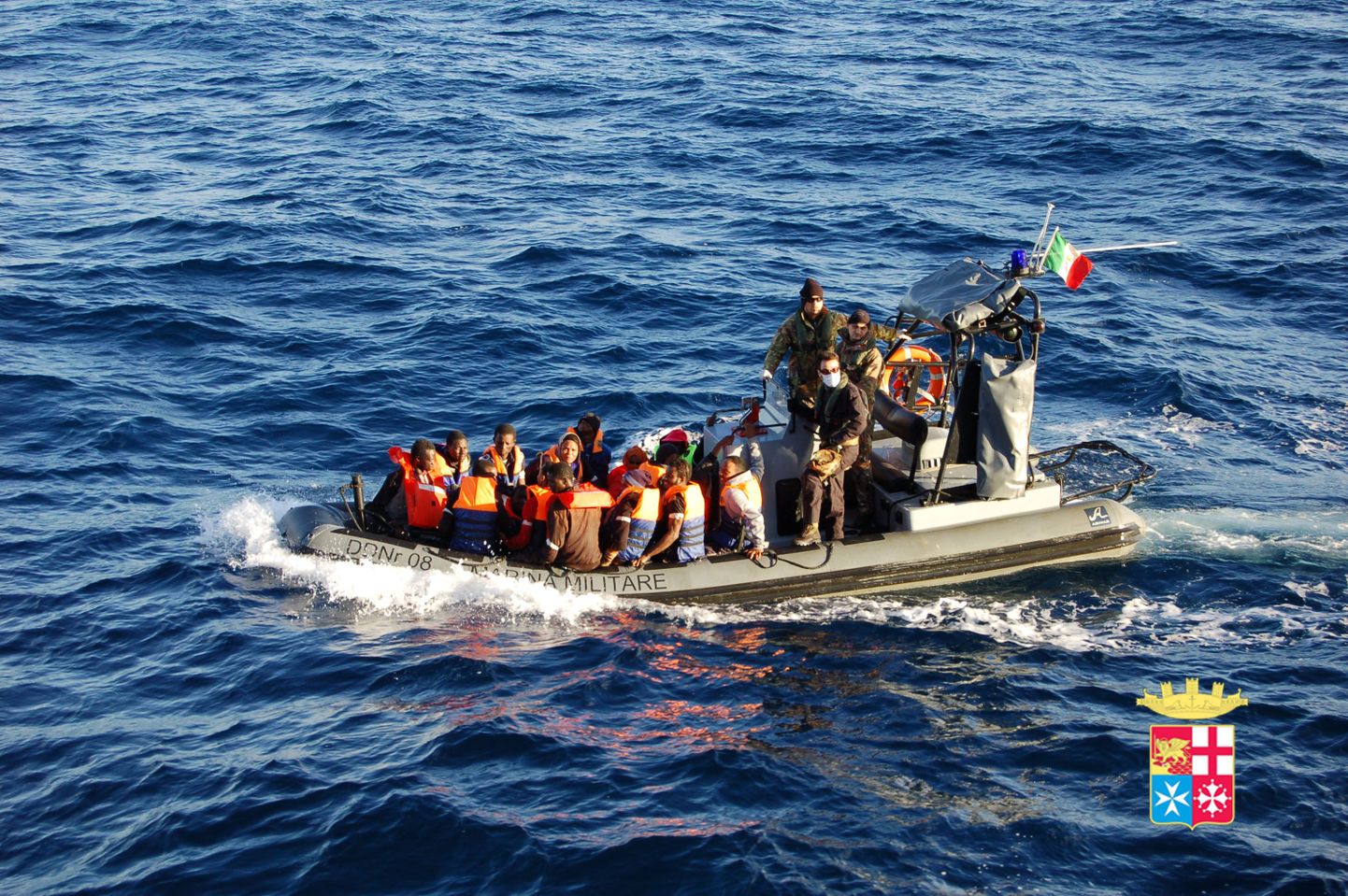 Migrandid Lampedusa lähistel.