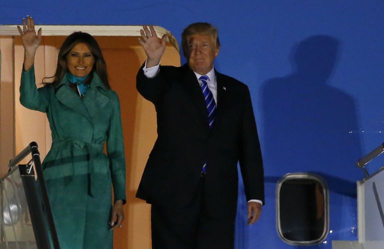 USA president Donald Trump koos abikaasa Melaniaga eile Varssavi lennuväljal visiidile saabumas.
