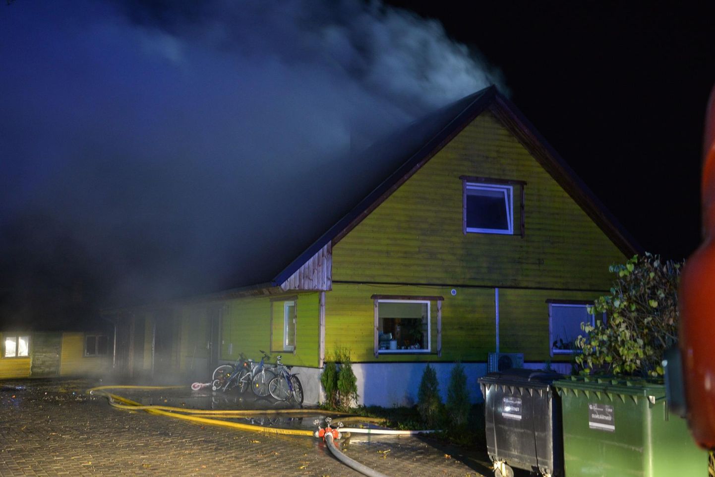 Neljapäeva õhtul Lahmuse külas puhkenud tulekahju võis alguse saada katlamajast.