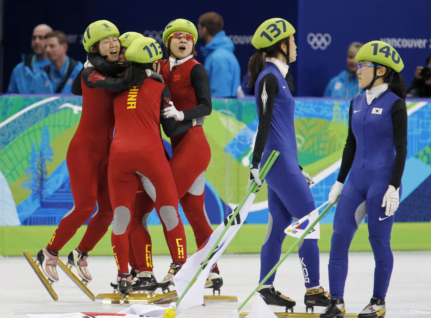 Hiina naiskond(punases) rõõmustab maailmarekordi üle