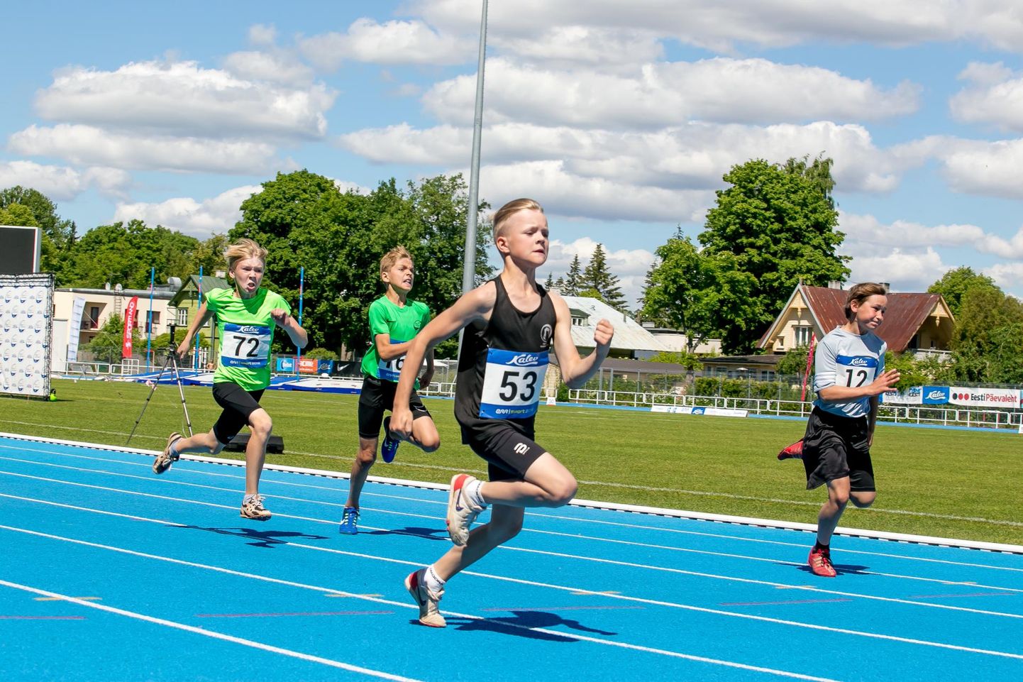 Noorukid mullu juunis Pärnu Rannastaadionil «TV 10 olümpiastardi» finišiponnistuses. Kergejõustikuliidu ja rahvusringhäälingu koostöös korraldatav võistlussari on kasvatanud palju suurepäraseid sportlasi ning tublisid ja terveid noori.