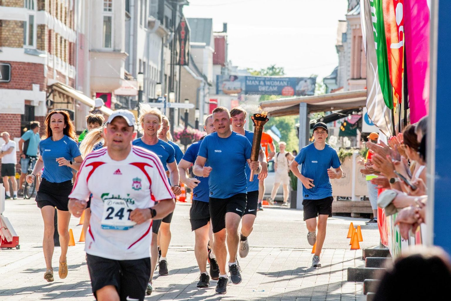 Pärnus Pärnus joosti suvejooksu ja võidupüha maratoni.