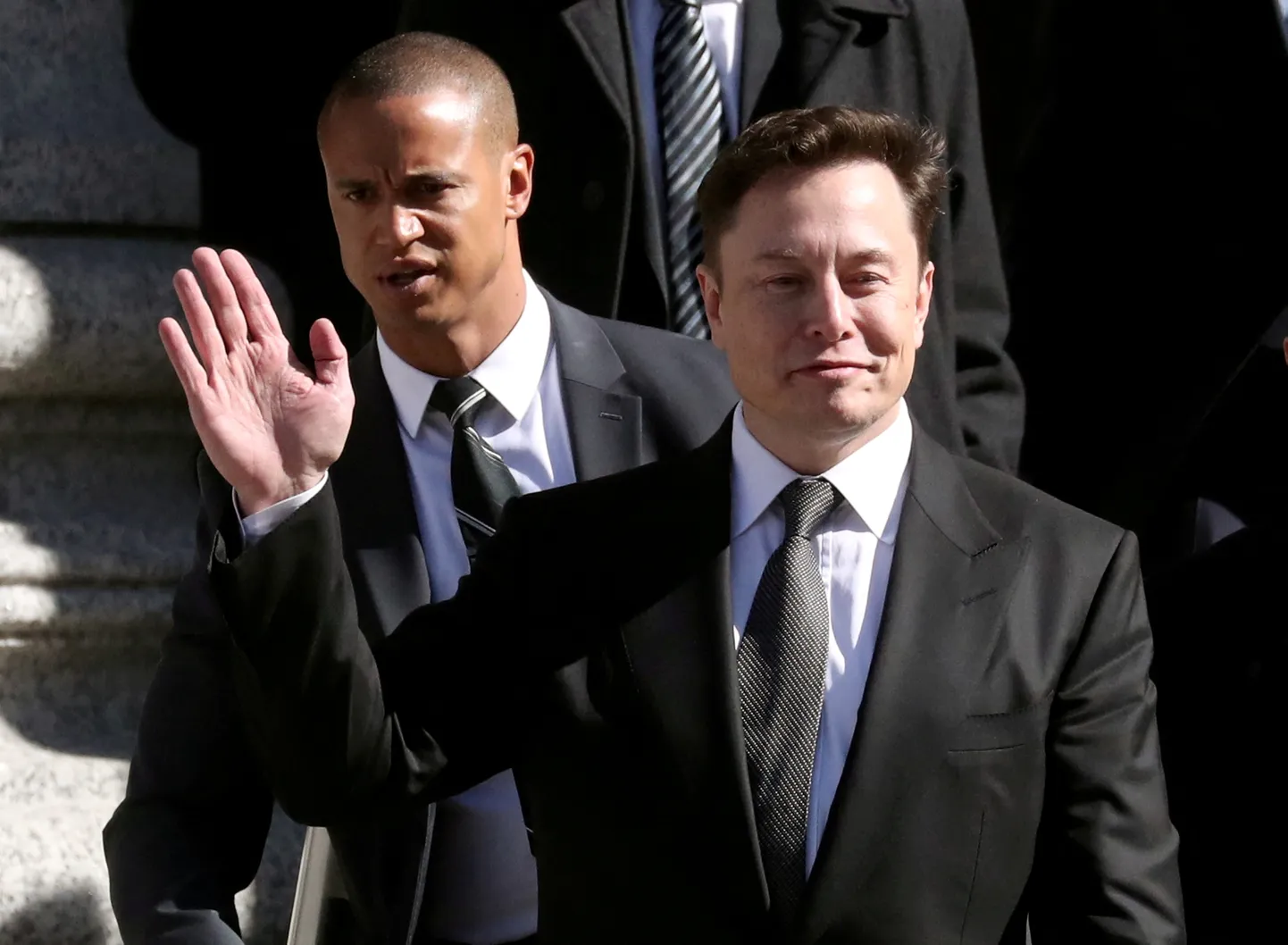 Tesla tegevjuht Elon Musk lahkumas Manhattani föderaalkohtust 2019. aasta aprillis.