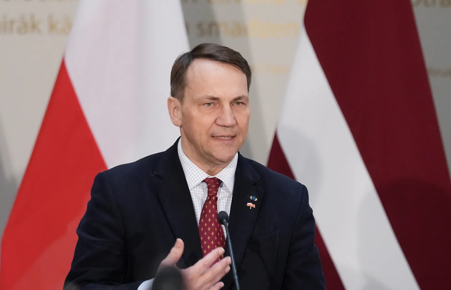 Polijas ārlietu ministrs Radoslavs Sikorskis piedalās preses konferencē pēc tikšanās ar Latvijas ārlietu ministru Ārlietu ministrijā.