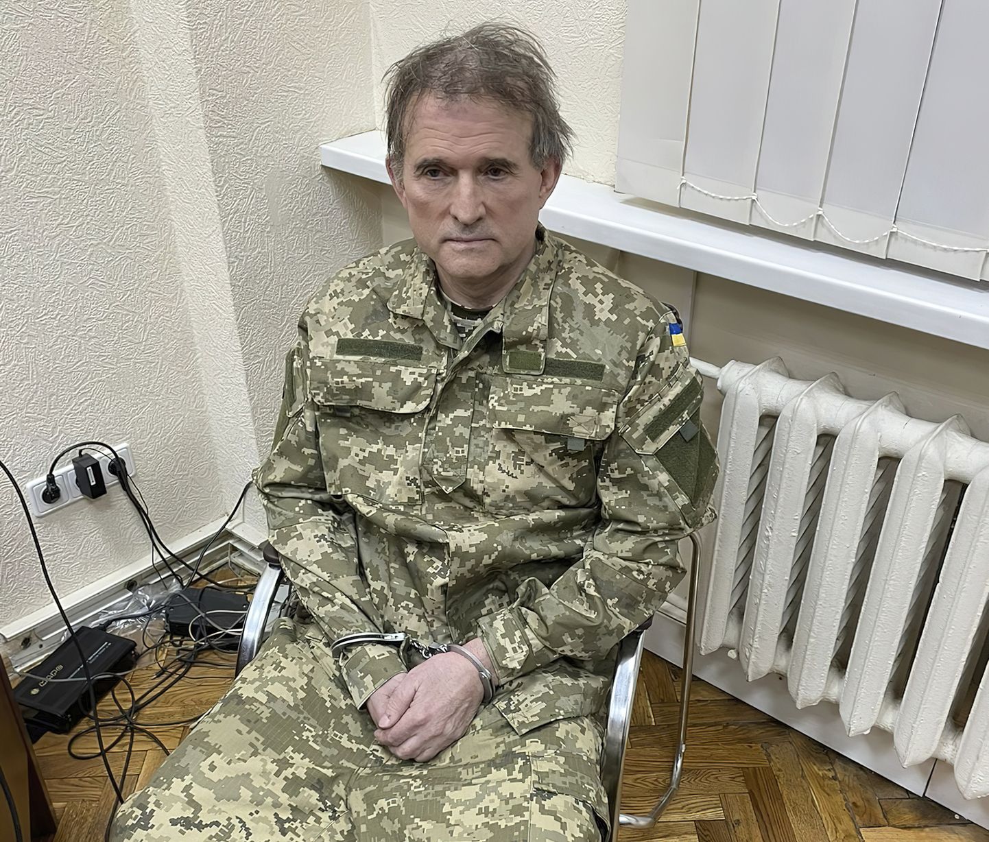 Ülemraada saadik Viktor Medvedtšuk vahistati Ukraina luureteenistuse poolt 12. aprillil, kui ta üritas koduarestis olles riigist põgeneda.