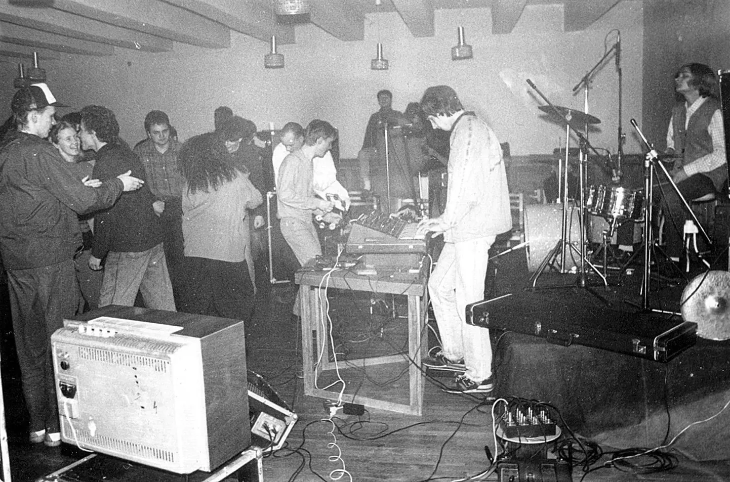 Hypnosaurus lives 1990-ndate alguses