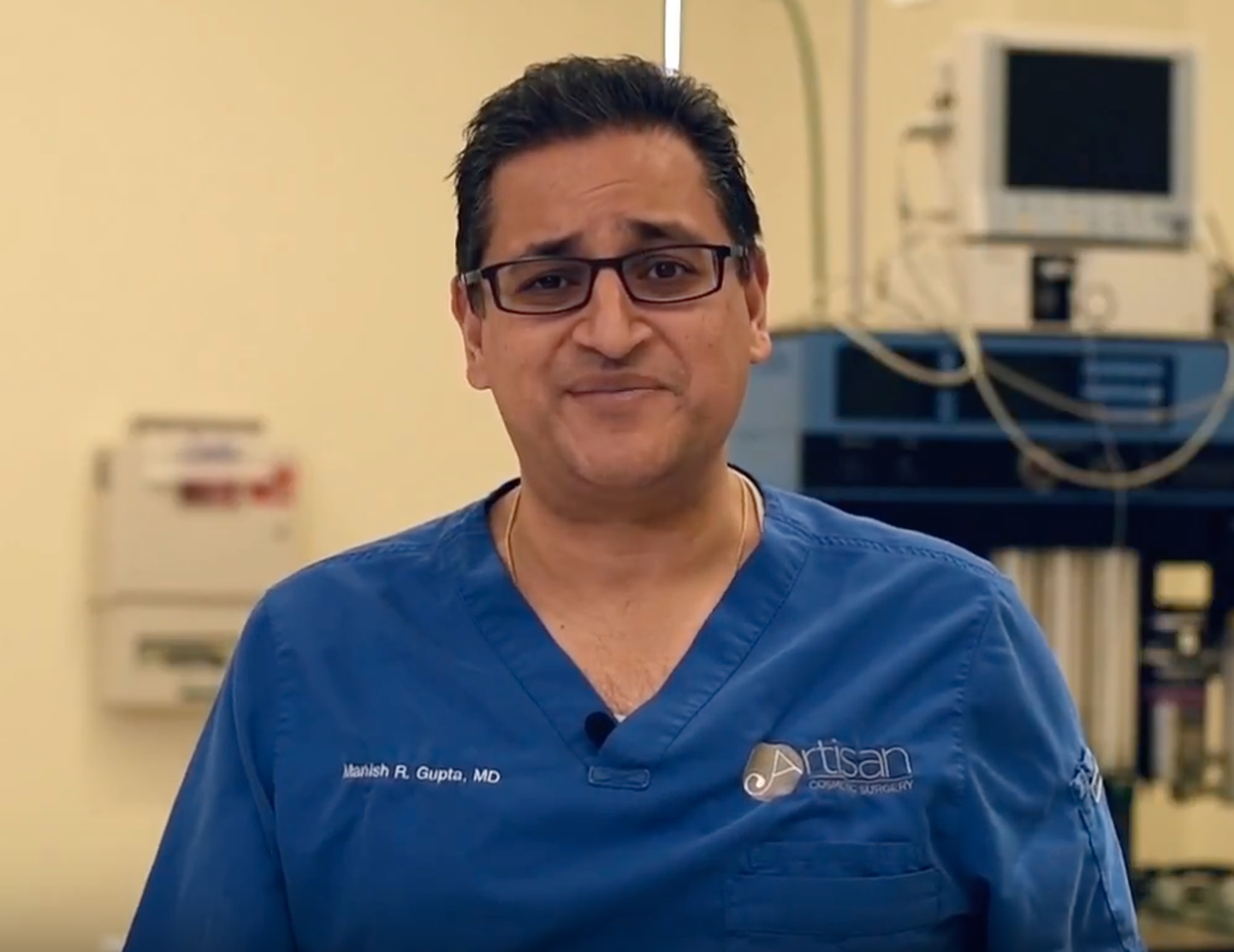 Ilukirurg Manish Raj Gupta tutvustas 2018. aastal Youtube'i postitatud videod ilukliinikus tegtavaid protseduure.