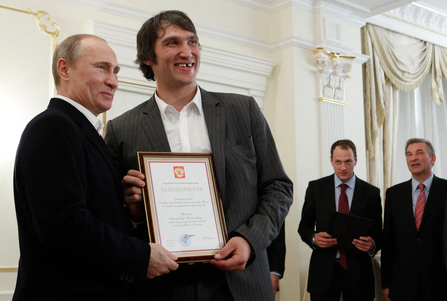 Vladimir Putin (vasakul) ja Aleksandr Ovetškin 2012. aastal.