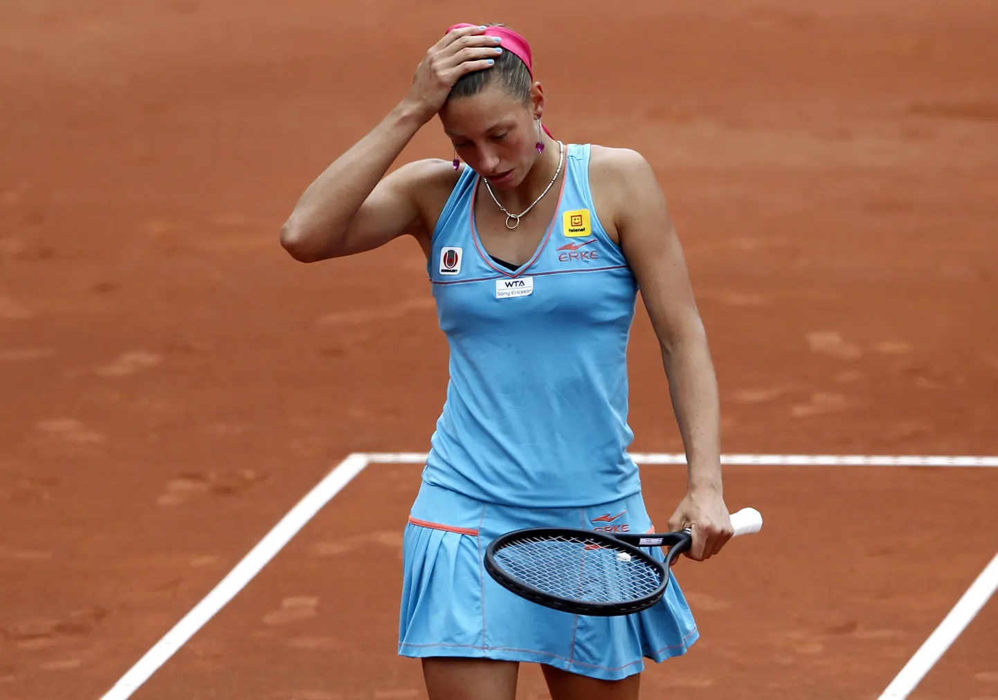Yanina Wickmayer pidi seljavalu tõttu loobumisvõidu andma.