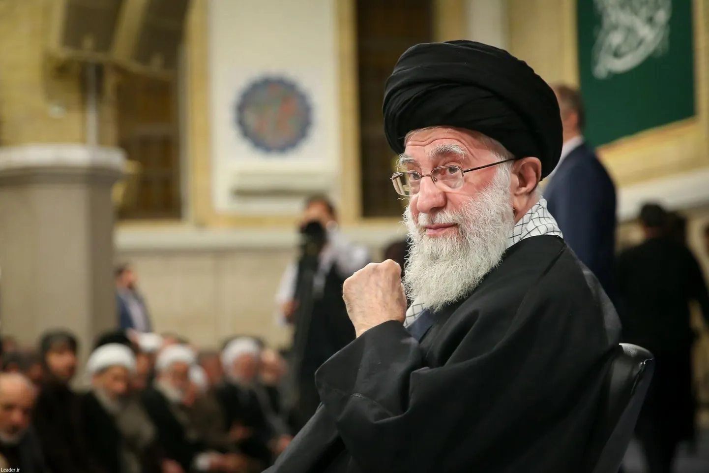 Iraani tegelik valitseja on kõrgeimaks juhiks tituleeritud ajatolla Ali Khamenei.