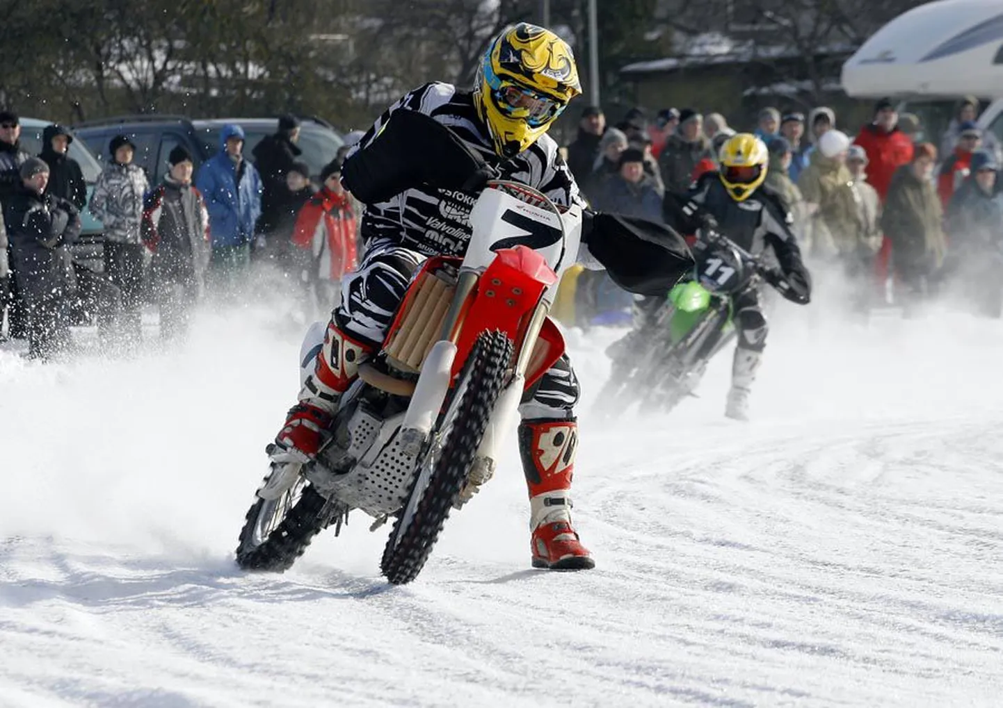 Pühapäeval leidis Paala järvel aset motovõistlus «Viljandi jäärada 2009».
