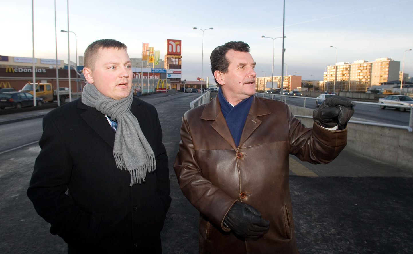 TLT tänane juht Deniss Boroditš (vasakul) ja ametist kõrvaldatud Toivo Moorast kümmekond aastat tagasi, kui Boroditš oli abilinnapea ja Moorast Lasnamäe linnaosavanema asetäitja.