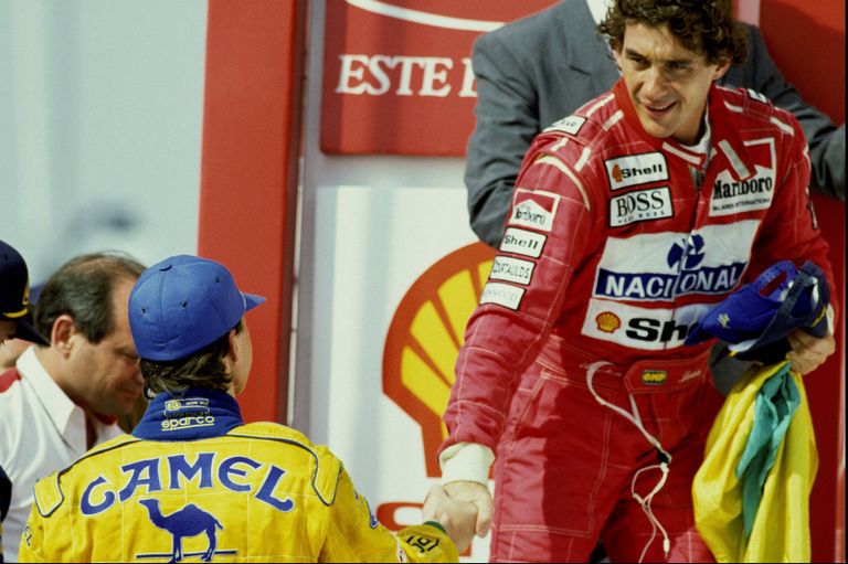 Michael Schumacher (kollases) ja Ayrton Senna 1993. aastal.