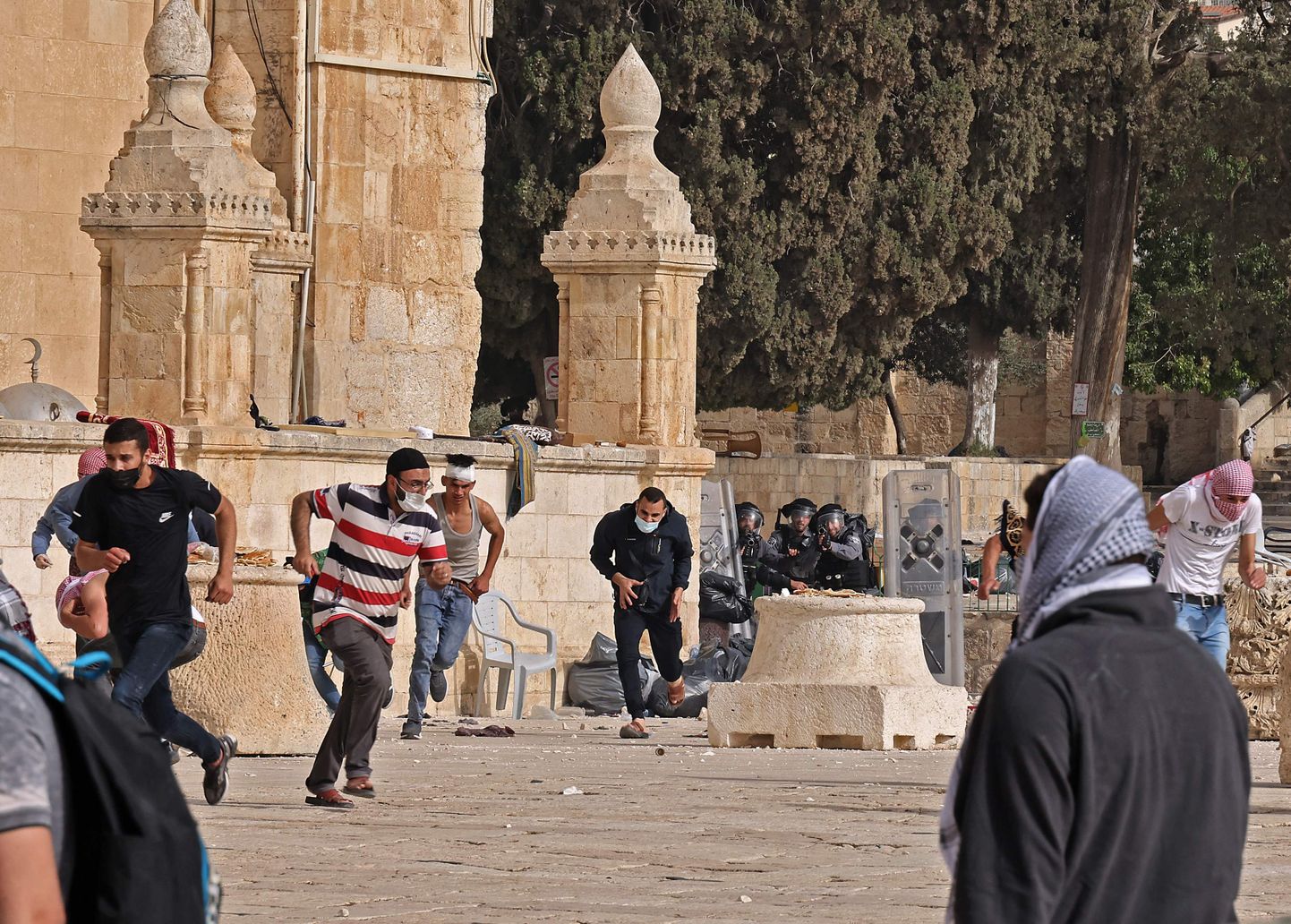 Jeruusalemmas jätkuvad kokkupõrked Iisraeli politsei ja palestiinlaste vahel.
