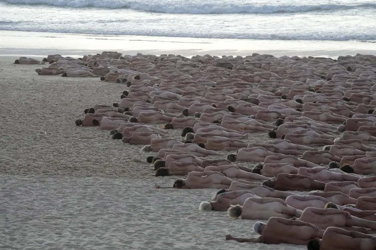 Spencer Tunicki kampaania Bondi Beachil, Austraalias.