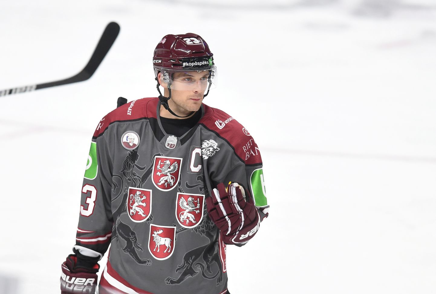 Latvijas hokeja izlases spēlētājs Teodors Bļugers