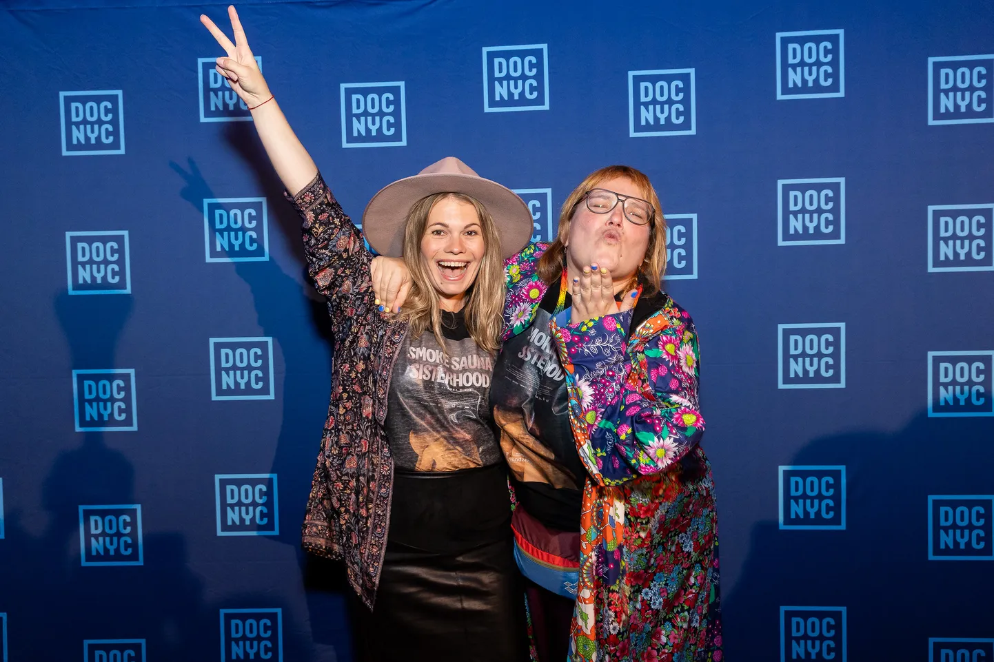 «Savvusanna sõsarate» produtsent Marianne Ostrat (vasakul) ja režissöör Anna Hints novembris New Yorgis DOC NYC festivalil Visionaries Tribute Luncheonil.