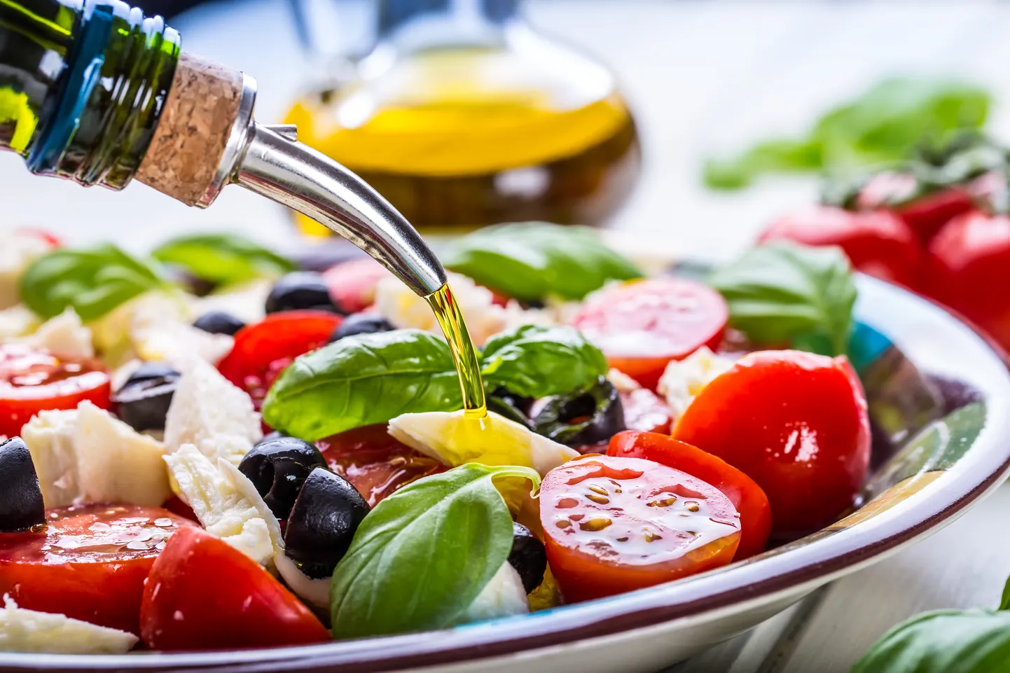 Vahemere toitumise alla käib rohkesti oomega-3 rasvhappeid sisaldavat oliiviõli.