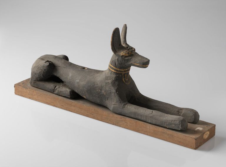 Šaakali kuju. Hilis-Egiptus (722-332 eKr). Puit, kips, pigment. Egiptus. Omandatud 1824-1888.