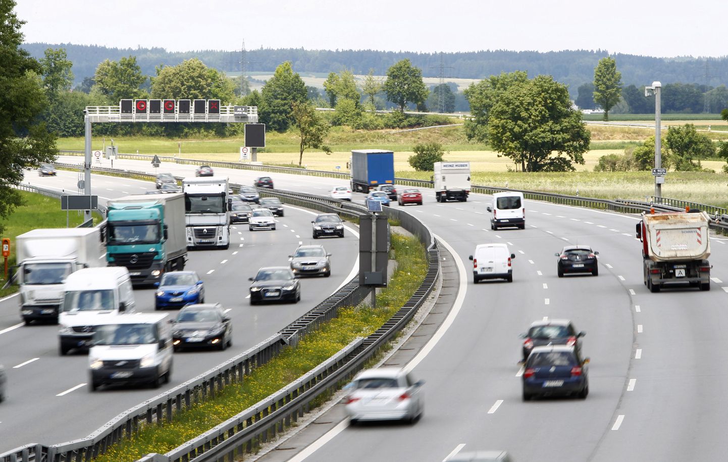 Saksamaa tahab kehtestada välisriikide autojuhtidele teemaksu. Pildil Müncheni lähedane kiirtee A9