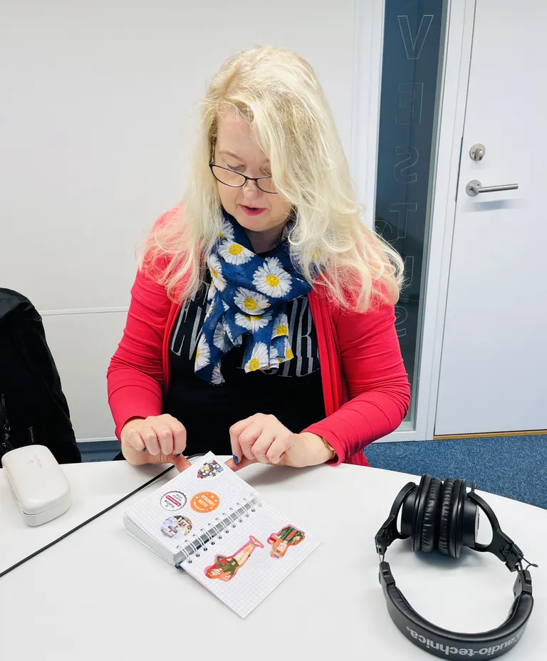 Krista Roolaid pani kõik muuseumikülastused märkmikku kirja.