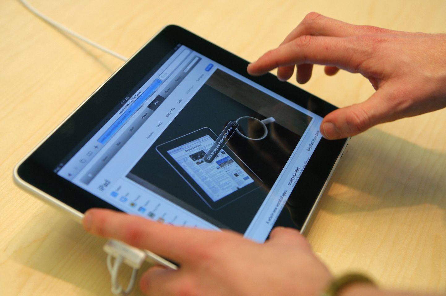 E-raamat on tehtud iPad'i, iPhone`i ja iPod Touch´i jaoks.