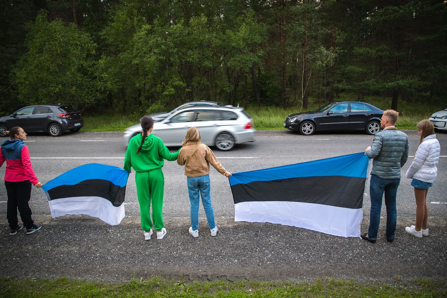 Meeleavaldus «Balti kett 2021» Viljandi maanteel.