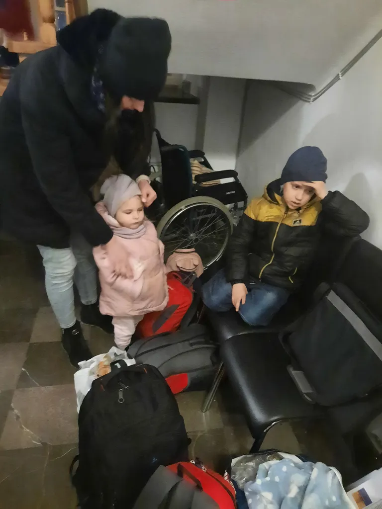 Mehed olid jäänud piiri taha, palju oli lastega emasid.