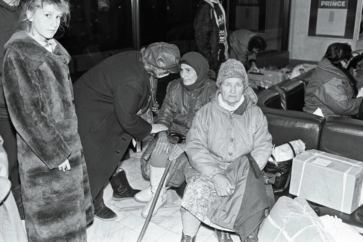 Abhaasiast saabunud põgenikud 1992. aasta 25. oktoobril Tallinna lennujaamas.