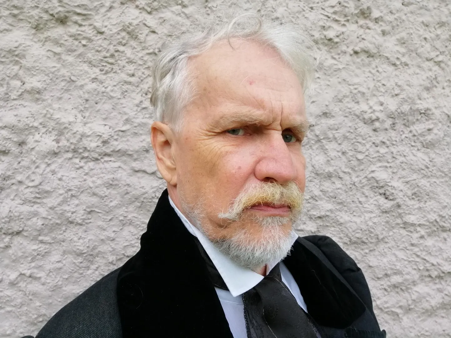 Toomas Suuman kehastub lavastuses kuulsaks teadlaseks Karl Ernst von Baeriks.