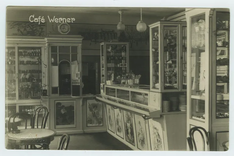 1920. aastad Werneris. Kohviku esimeses ruumis ehk akvaariumis istusid koduperenaised ja soliidsed daamid.