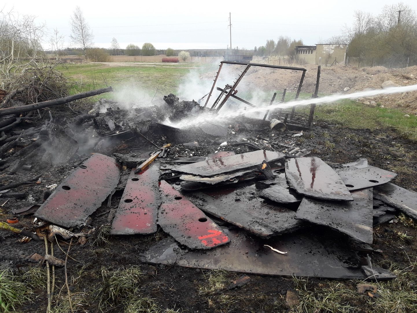 Kukulinna külas põles prügilõke, mille päästjad kustutasid.