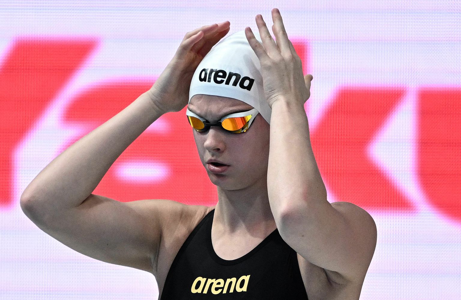 Eneli Jefimova on Eesti läbi aegade edukaim ujuja juunioride tasemel. Esimene medal on tal juba käes ka täiskasvanute seas.